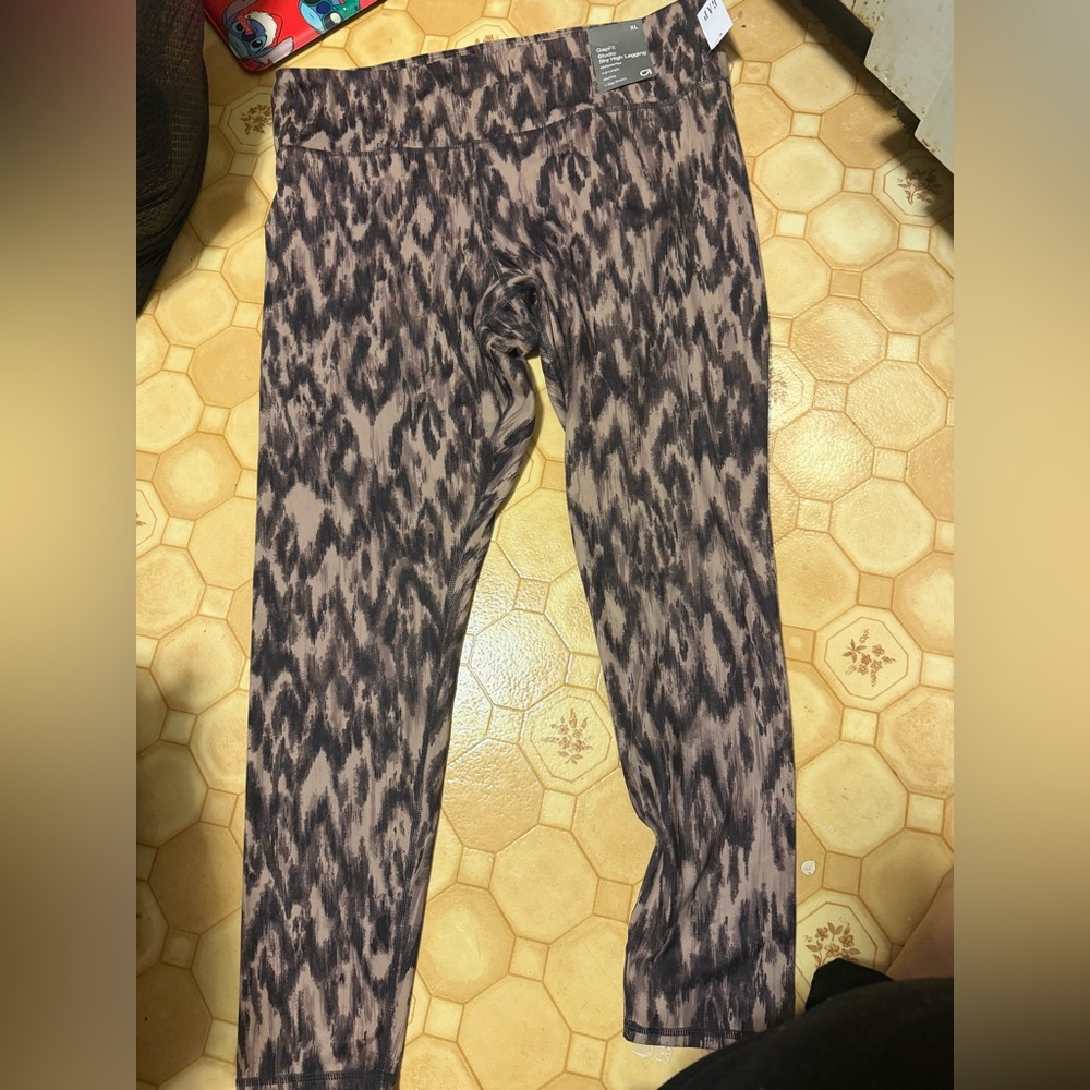 NWT Gap Patterned Leggings in Black and Tan